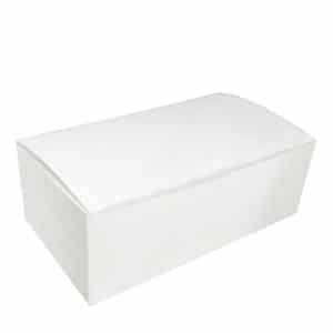 Büyük boy nugget kutusu 22x12x8 cm ebatta, 100 adetli pakette, ürün düz beyaz renktedir ve gıdayla temasa uygun kartondan üretilmiştir.